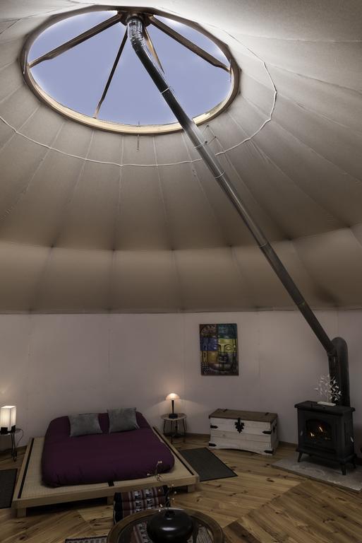 Yurta Mongola Delta Del Ebro Hotel Camarles Bagian luar foto
